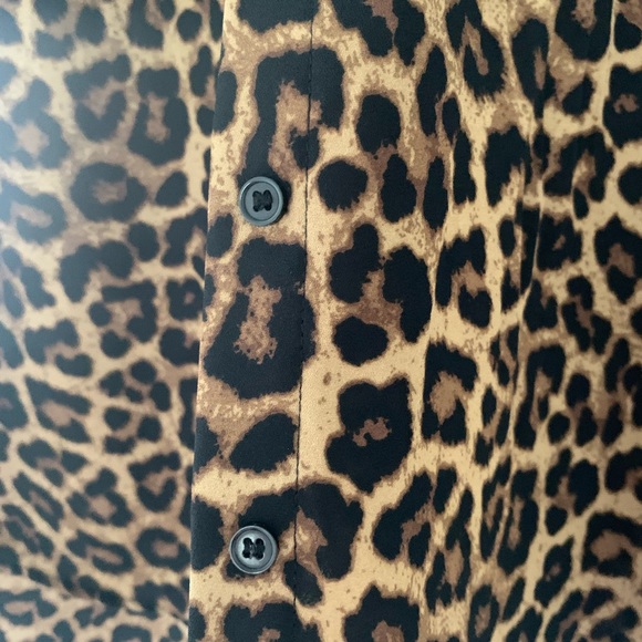 H&M leopard button down shirt - Picture 2 of 2